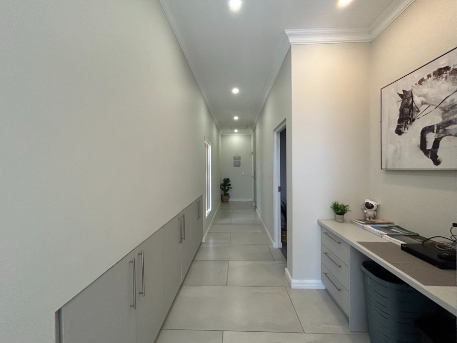 To Let 4 Bedroom Property for Rent in Sandown Western Cape